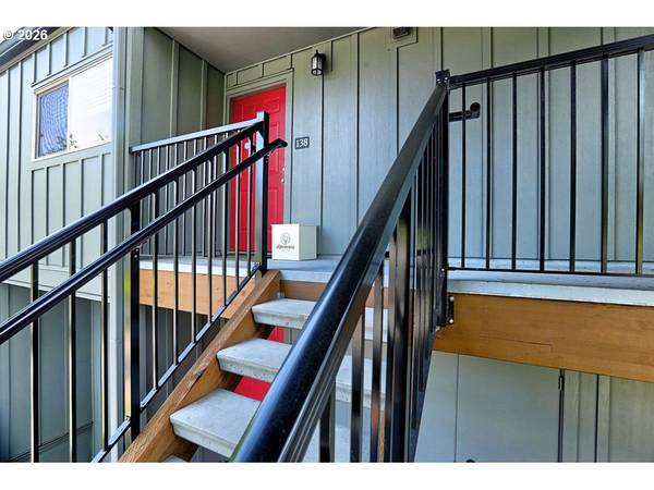 Lake Oswego, OR 97035,4 TOUCHSTONE #138