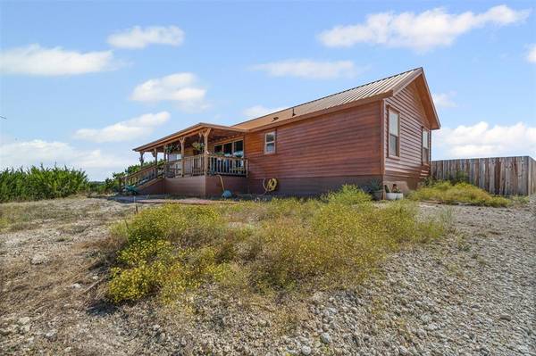 1321 Private Road 16021,  Jonesboro,  TX 76538