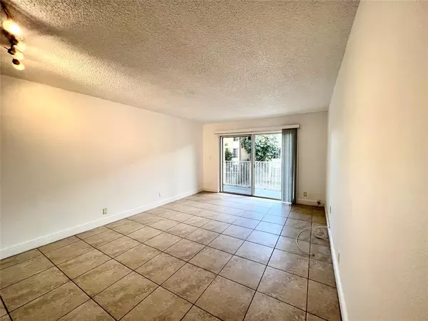 Doral, FL 33166,5221 Geneva Way #208