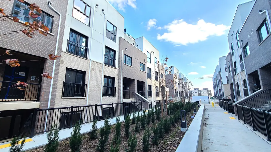 349 Wheat Boom DR #207-A, Oakville, ON L6H 7X5