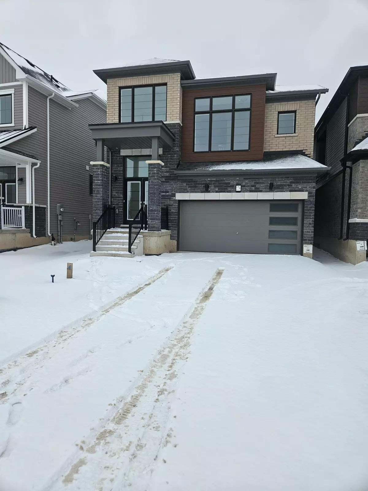 Brantford, ON N3T 0Y4,179 Gillespie DR