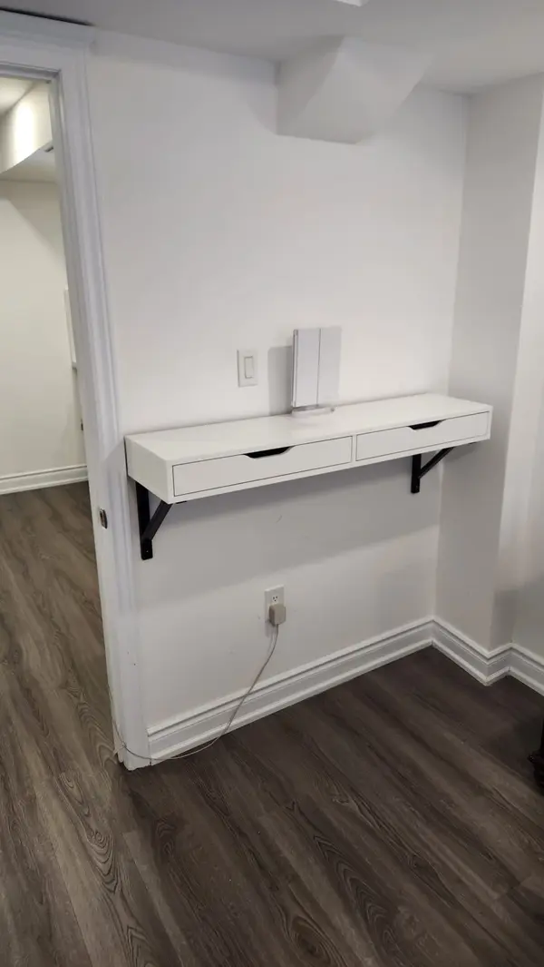 Bradford West Gwillimbury, ON L3Z 4K4,74 Westlake CRES #Basement