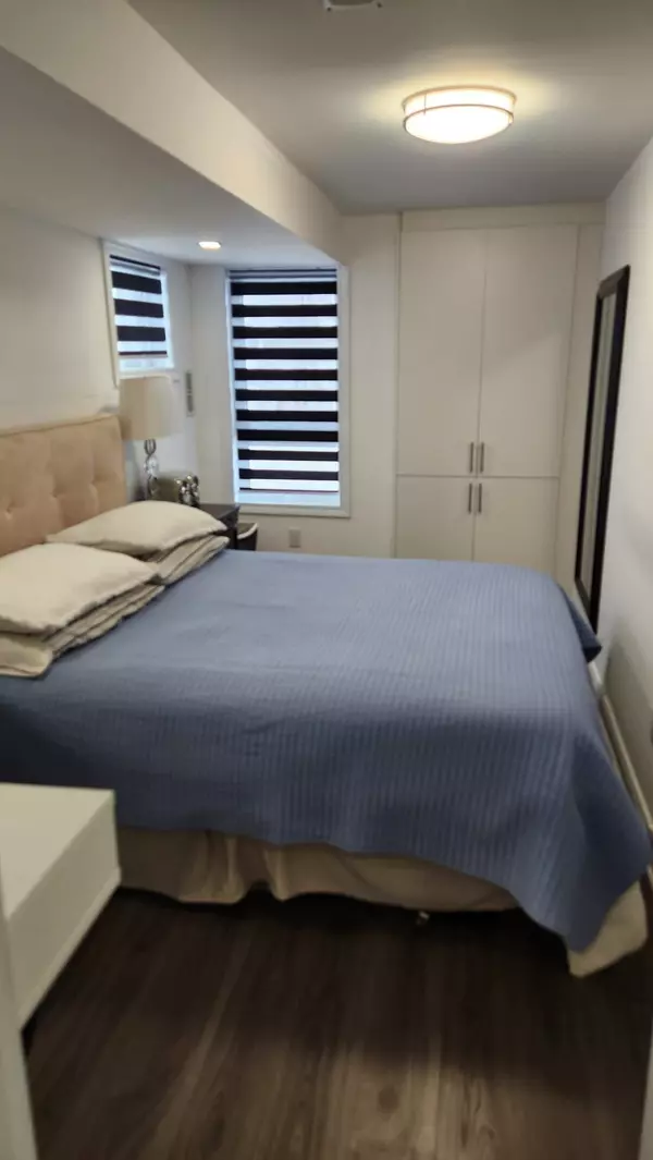 Bradford West Gwillimbury, ON L3Z 4K4,74 Westlake CRES #Basement