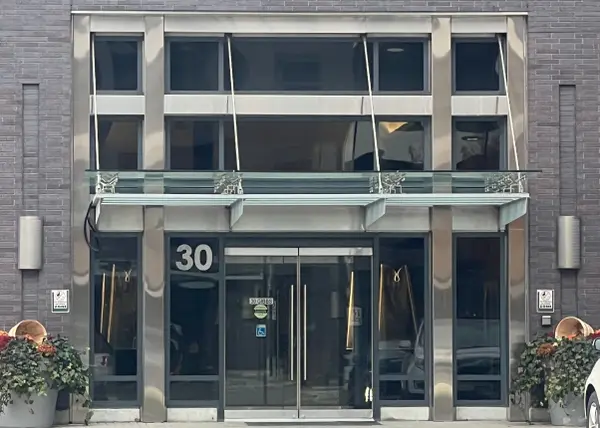 Toronto W08, ON M9B 0E4,30 Gibbs RD E #707