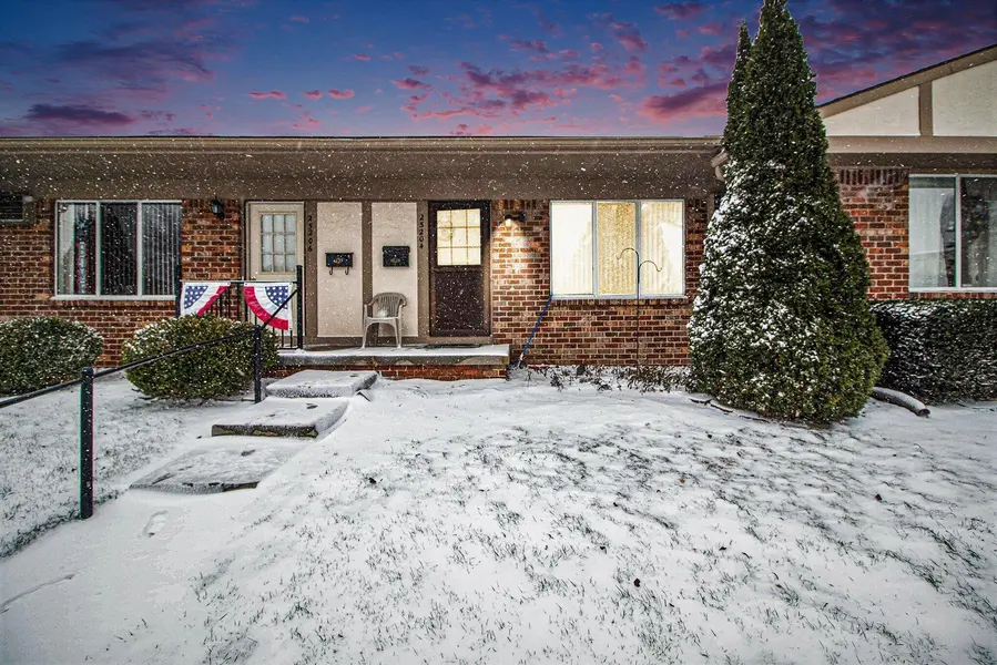 25204 Franklin Terrace TER #6, South Lyon, MI 48178