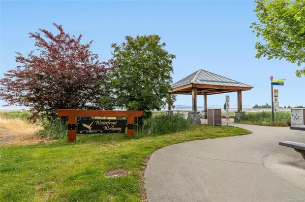 Parksville, BC V9P 0B1,194 Beachside Dr #302