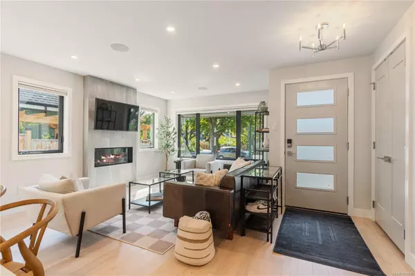 Oak Bay, BC V8S 3E1,2268 Windsor Rd