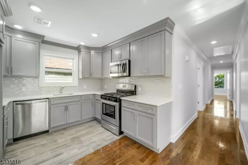 East Orange City, NJ 07017,146 N 15Th St, Apt 2 #2