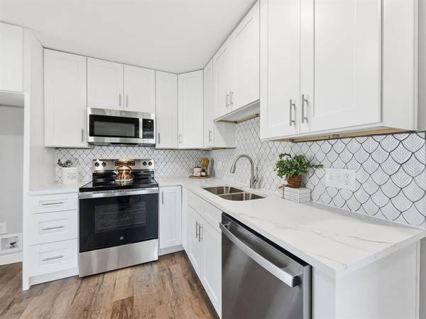 104 Clark Street, Whitesboro, TX 76273