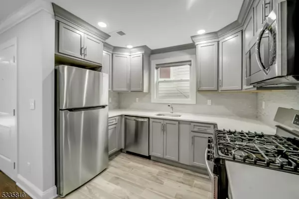 East Orange City, NJ 07017,146 N 15Th St, Apt 2 #2