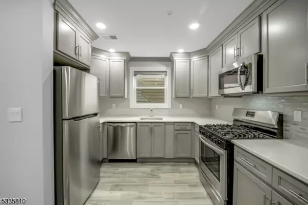 East Orange City, NJ 07017,146 N 15Th St, Apt 2 #2