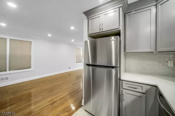 East Orange City, NJ 07017,146 N 15Th St, Apt 2 #2