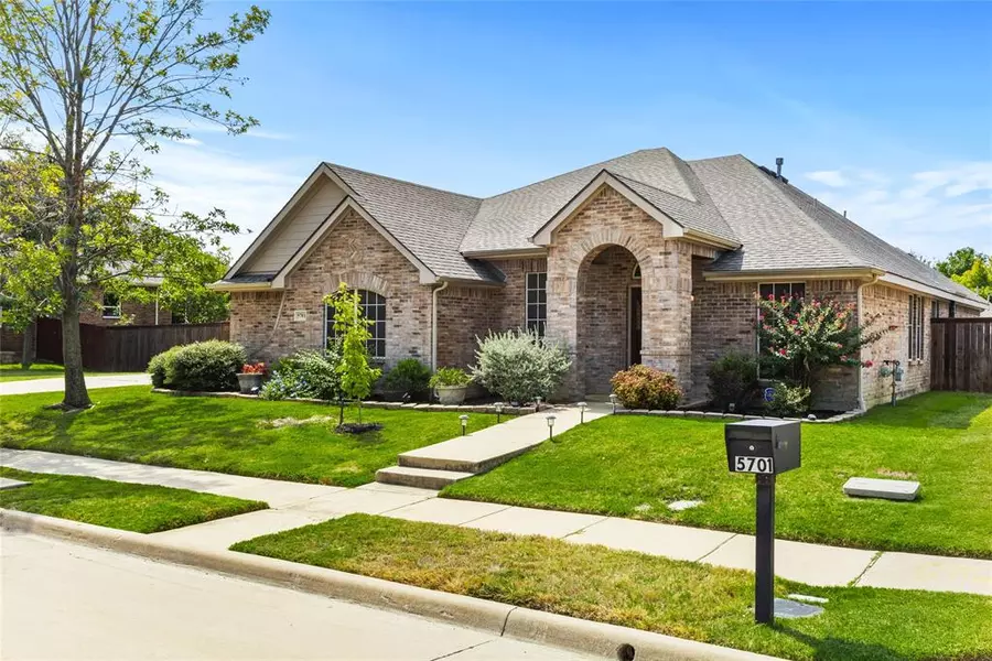 5701 Valhalla Drive, North Richland Hills, TX 76180