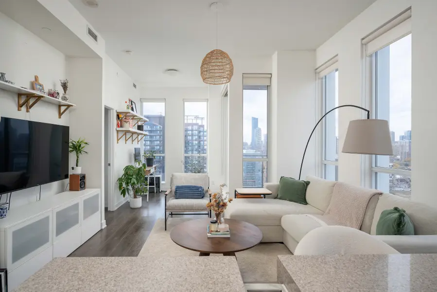 170 Sumach ST #2409, Toronto C08, ON M5A 0C3