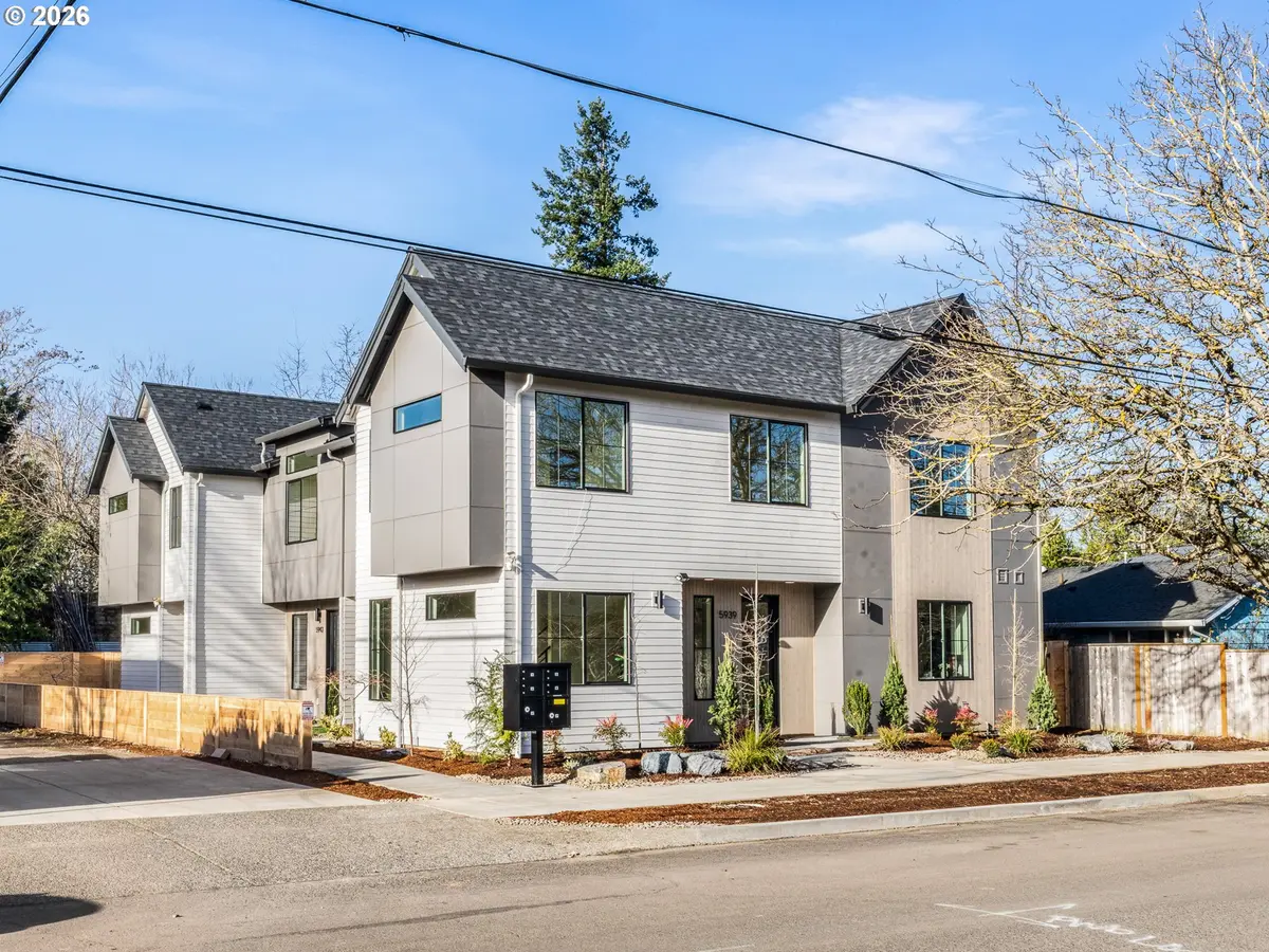 Portland, OR 97206,5943 SE 60th AVE