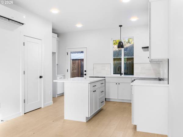 Portland, OR 97206,5943 SE 60th AVE