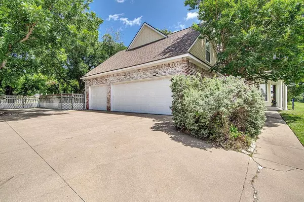 Granbury, TX 76049,9801 Bellechase Road