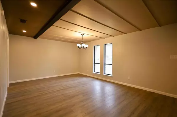 Desoto, TX 75115,905 Pine Tree