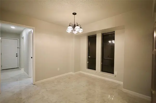 Desoto, TX 75115,905 Pine Tree