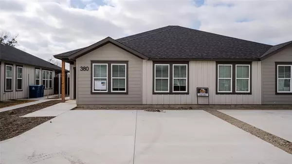 380 N Dallas Street, Palmer, TX 75152