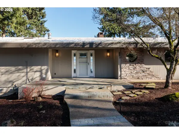 St Helens, OR 97051,555 GREY CLIFFS DR