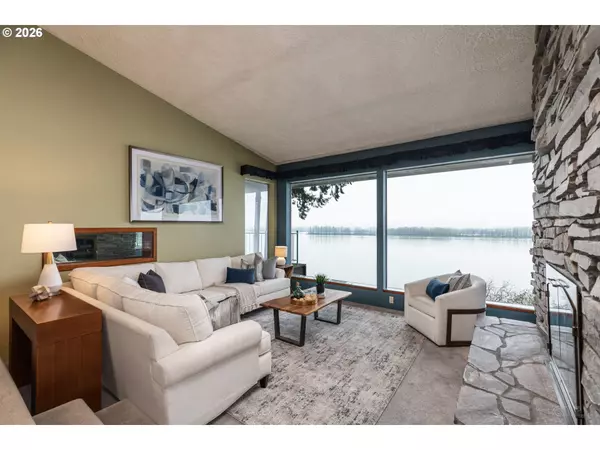 St Helens, OR 97051,555 GREY CLIFFS DR