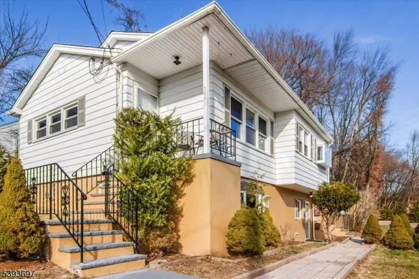 301 Riverview Rd, Pompton Lakes Boro, NJ 07442