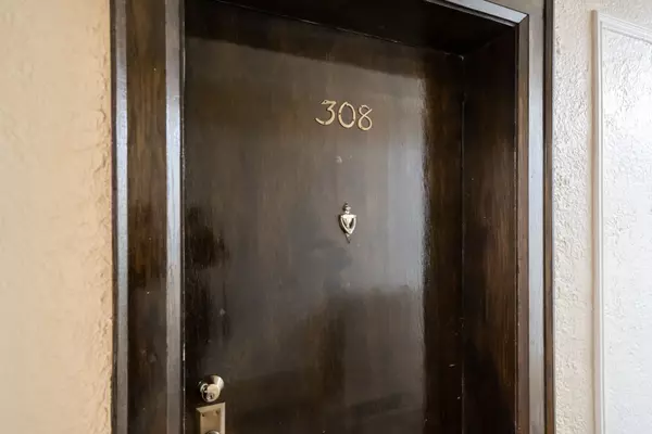 Toronto C03, ON M5P 2H8,480 Oriole Pkwy #308