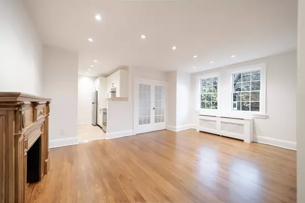 Toronto C03, ON M5P 2H8,480 Oriole Pkwy #308