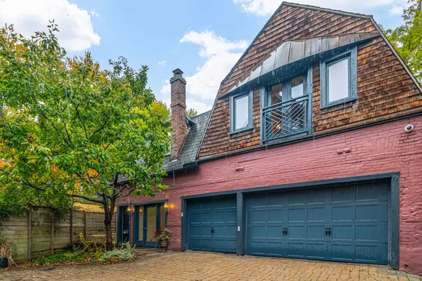 12 A Admiral RD, Toronto C02, ON M5R 2L5