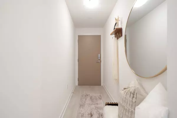 Toronto C13, ON M3C 0S4,1 Quarrington LN #912