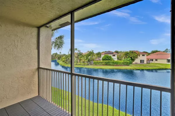 Weston, FL 33326,374 Lakeview Dr #203