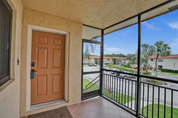 Weston, FL 33326,374 Lakeview Dr #203