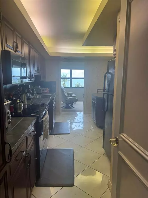 Lauderdale By The Sea, FL 33308,4900 N Ocean Blvd #616