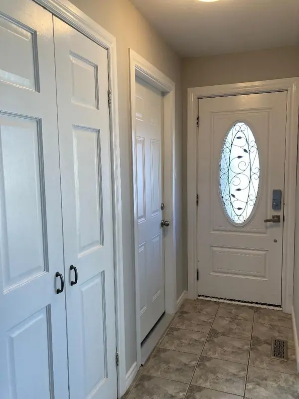 Barrie, ON L4N 5S6,355 Leacock DR #A