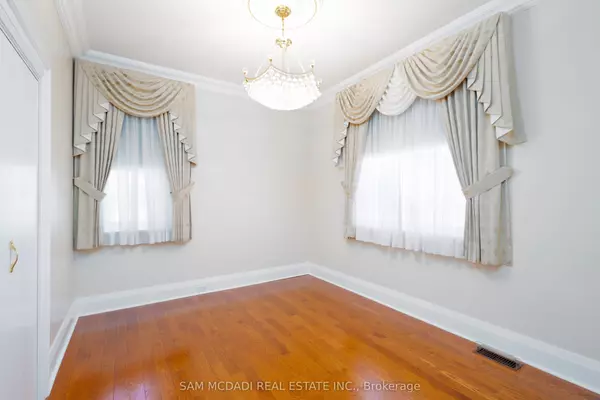 Toronto W06, ON M8W 2T6,469 Evans AVE