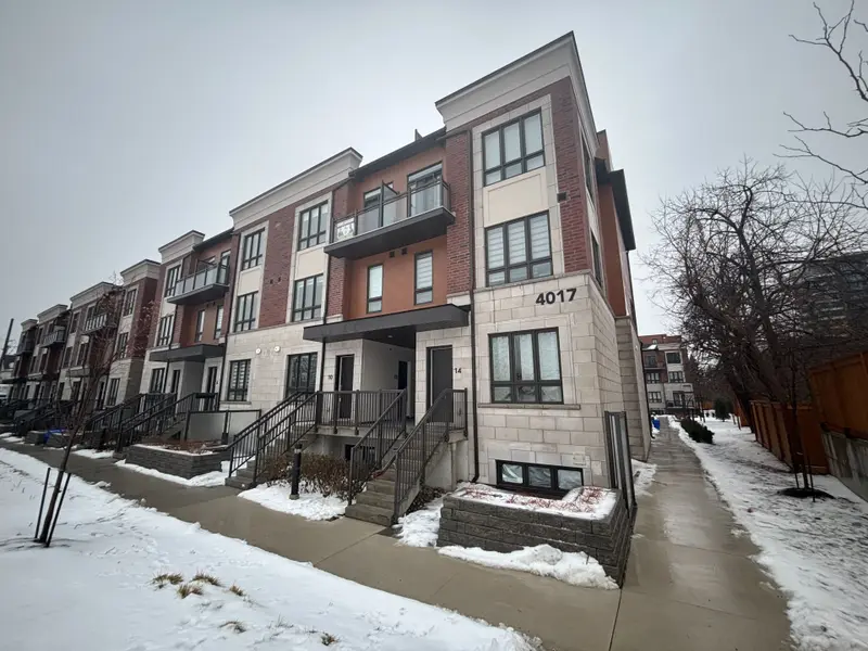 4017 Hickory DR #12, Mississauga, ON L4W 0G6