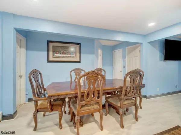 Newark City, NJ 07105,23 Foundry St