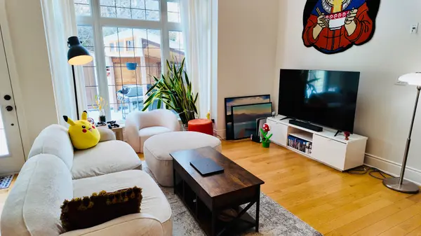 Toronto C15, ON M2J 2E4,11 Glentworth RD