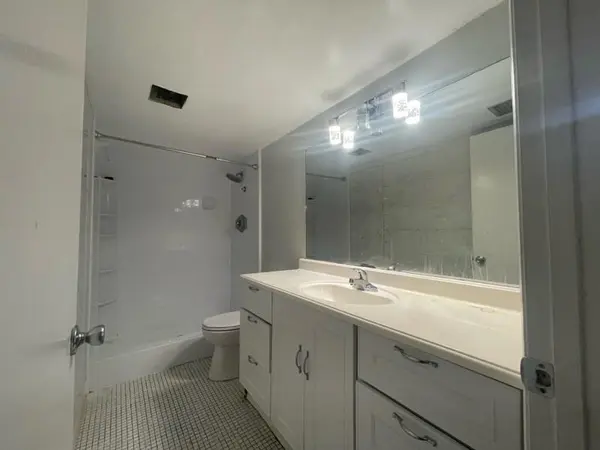 Lauderhill, FL 33319,5530 NW 44th St #318C