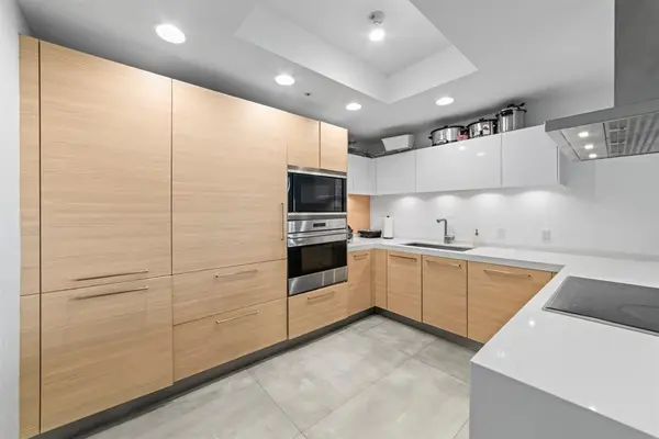 Aventura, FL 33160,17111 Biscayne Blvd #503