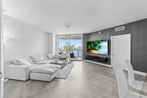 Aventura, FL 33160,17111 Biscayne Blvd #503