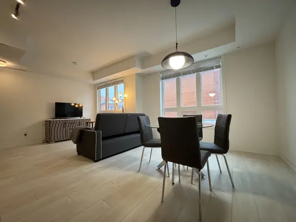 Mississauga, ON L4W 0G6,4017 Hickory DR #12