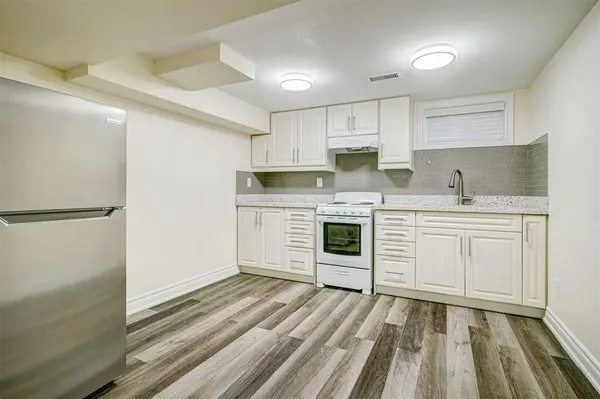 42 Madron CRES, Toronto W05, ON M3J 1J1