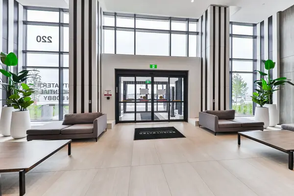 Mississauga, ON L5H 0A9,220 Missinnihe WAY S #114