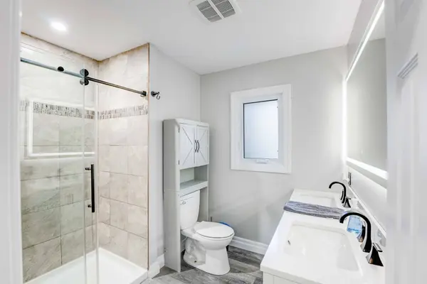 Niagara Falls, ON L2G 6K3,3426 Strang DR