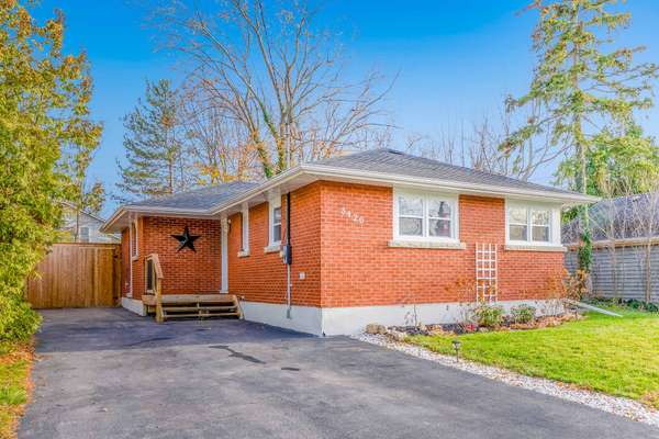 3426 Strang DR, Niagara Falls, ON L2G 6K3