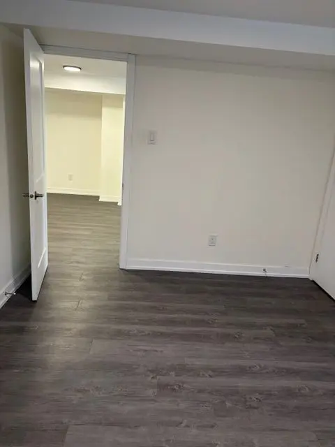 Elmvale Acres And Area, ON K1G 1J2,2474 Heaton AVE #B