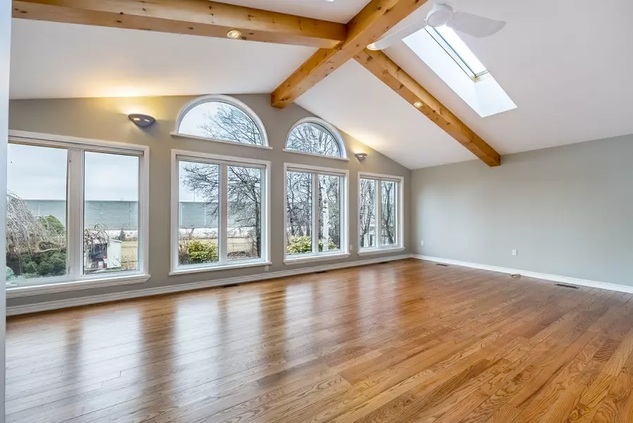 152 Michael BLVD #Upper, Whitby, ON L1N 5Z2