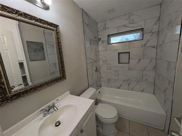 Dallas, TX 75232,806 clearwood Drive